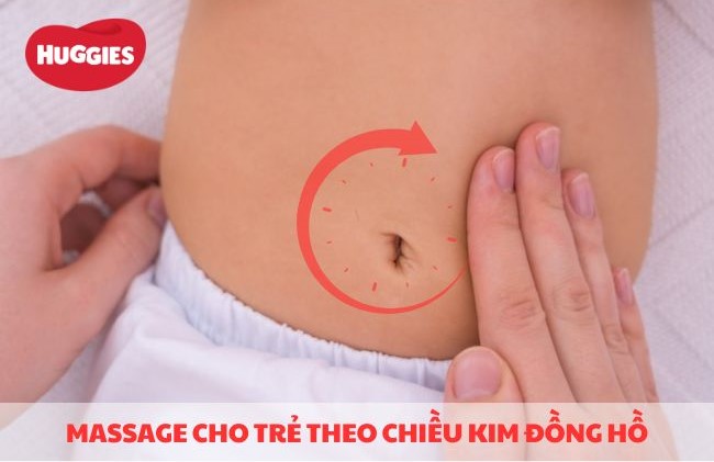 Mẹ massage bụng cho trẻ giảm tình trạng bụng bé sôi hiệu quả 